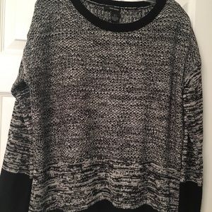 DKNY L black and white sweater